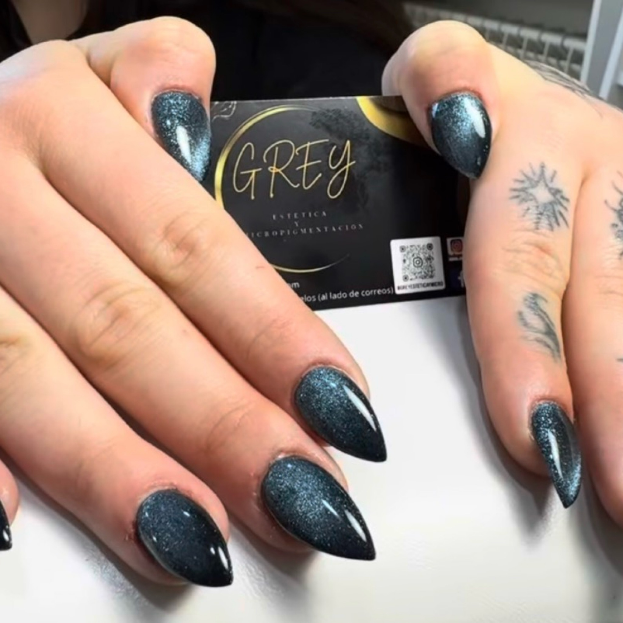 Extensiones de uñas con la técnica soft gel tips (sin diseño)