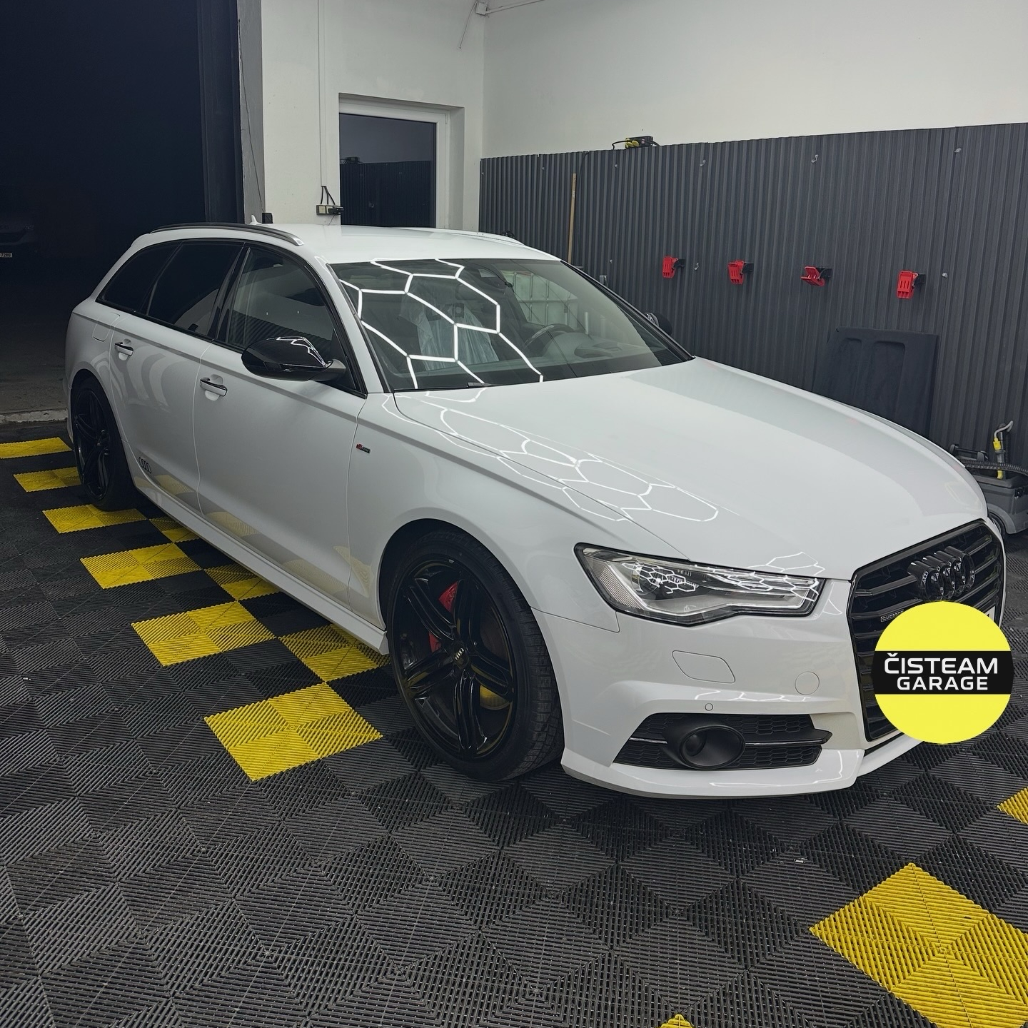 Čištění interiéru vozu KOMPLET látka/kůže+vyzvednutí a doručení