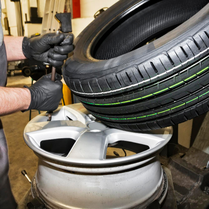 Přezutí + vyvážení (SUV/dodávka/4x4)