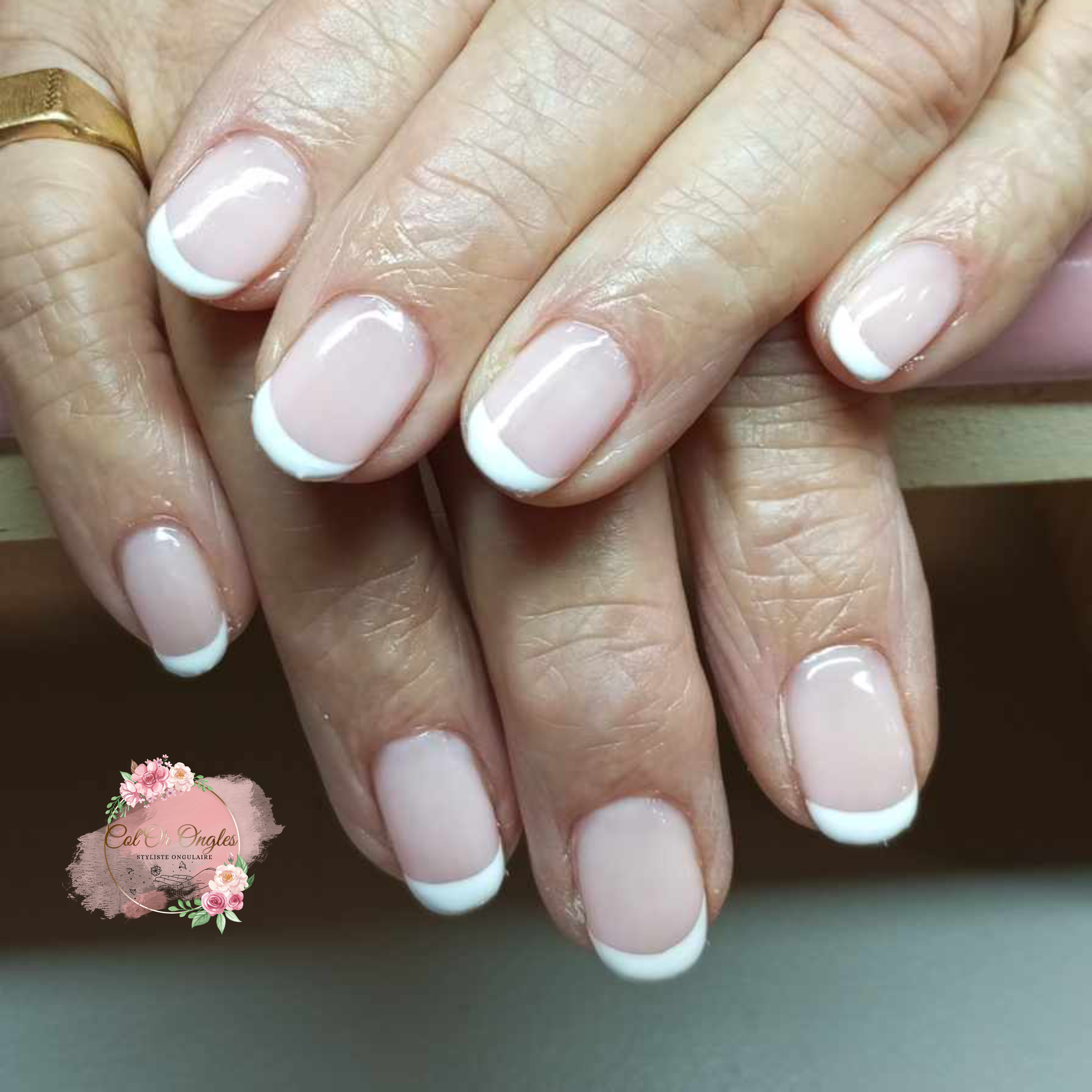 Semi Permanent Mains sans décors (nail art)