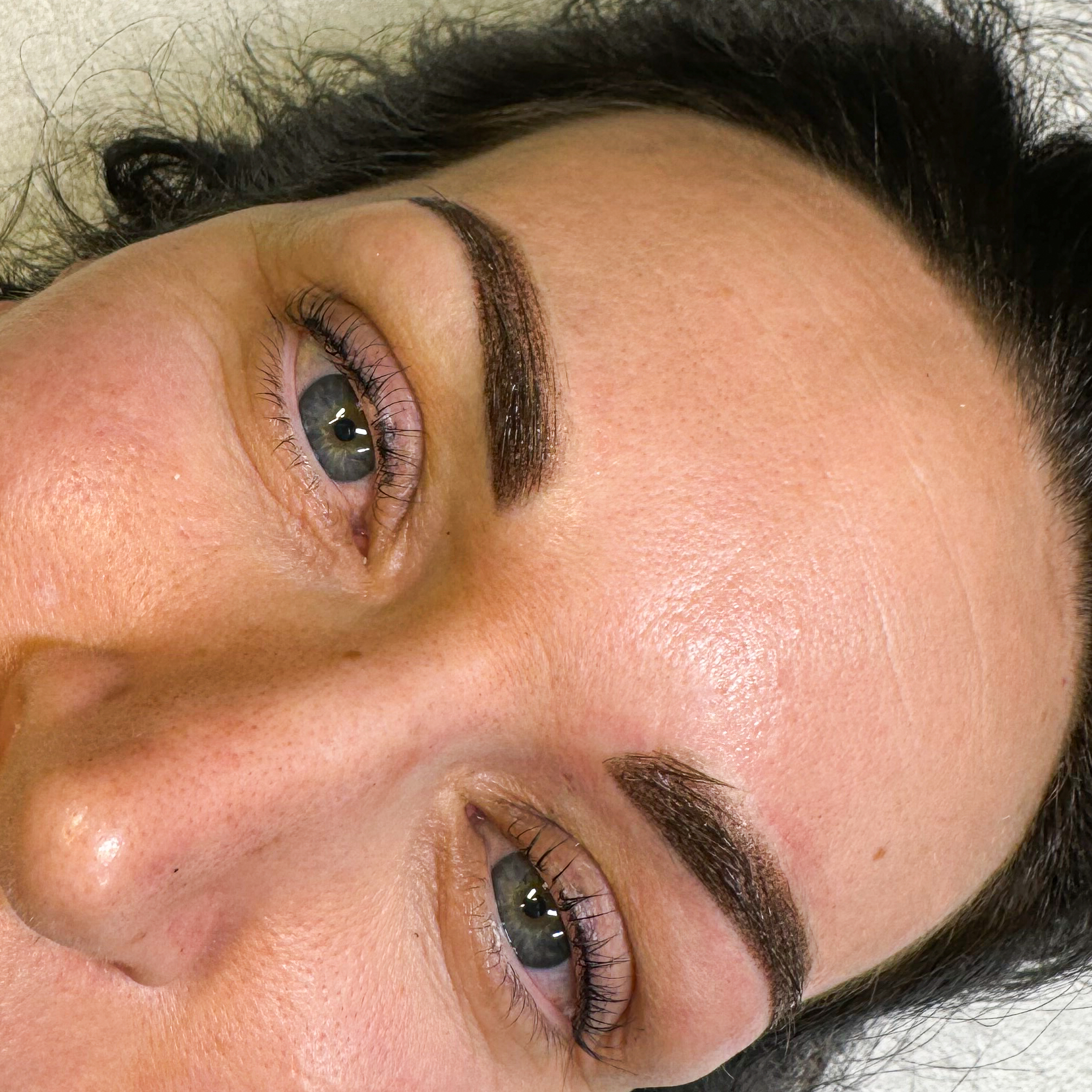 Permanentní make-up: Pudrové obočí