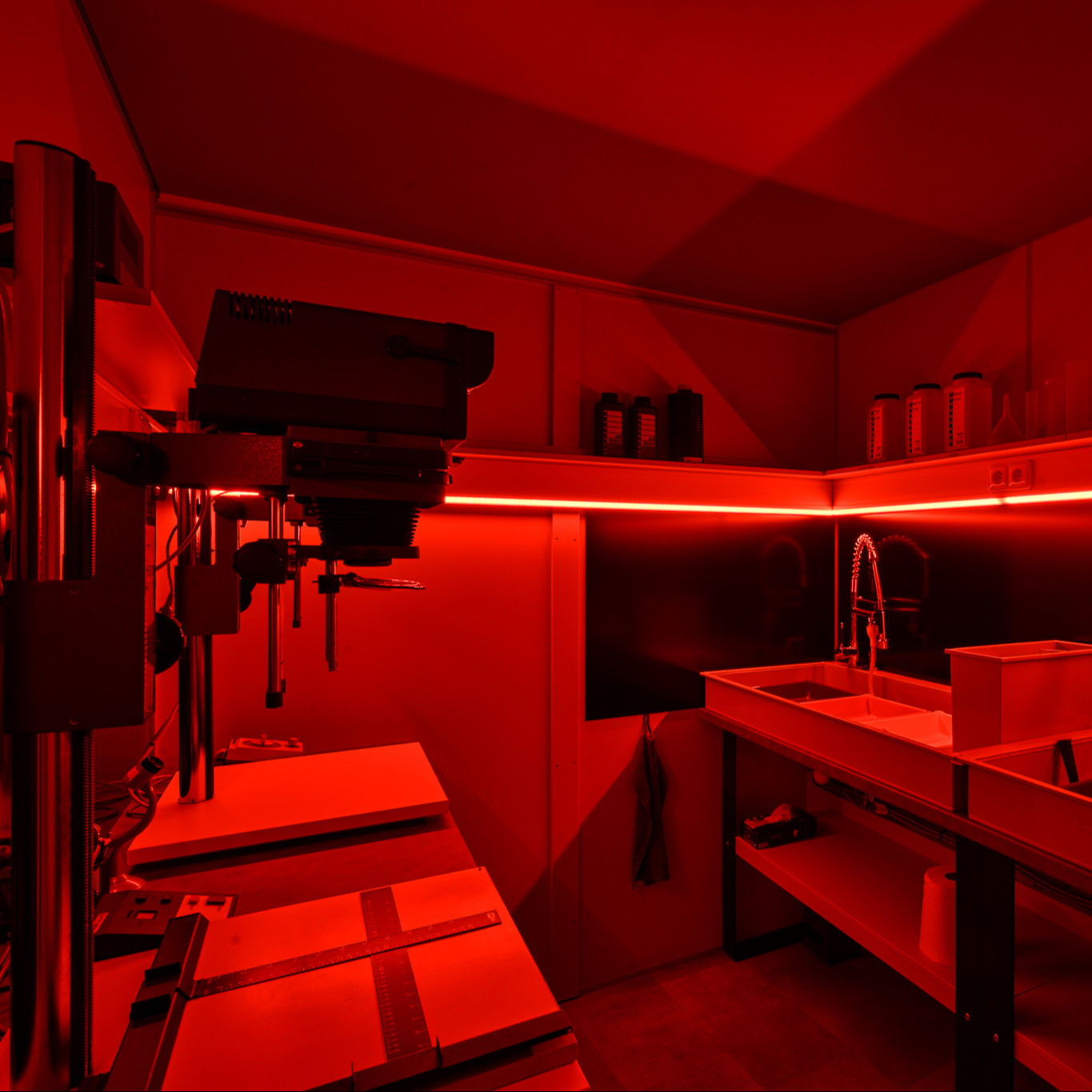 3 hodiny v temné komoře