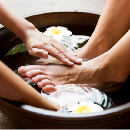 Olajos thai masszázs ágyon, lábfürdővel (Teljes test) 60 perces