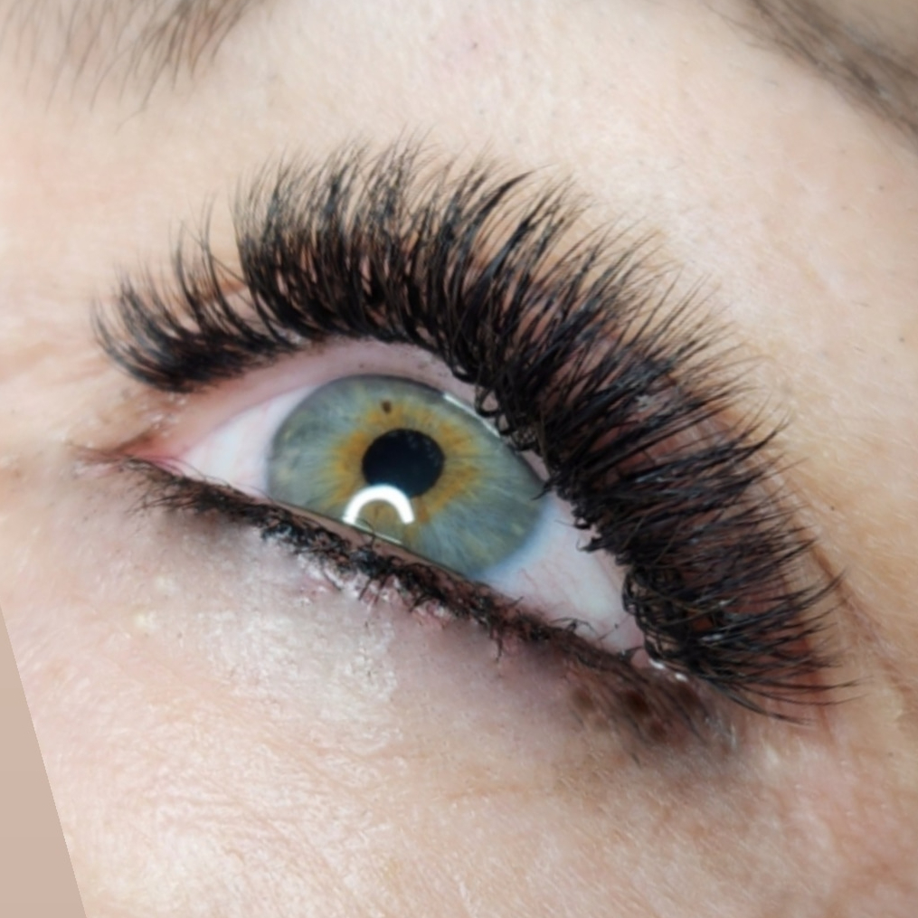 Volume Russe (Effet mascara soutenu)