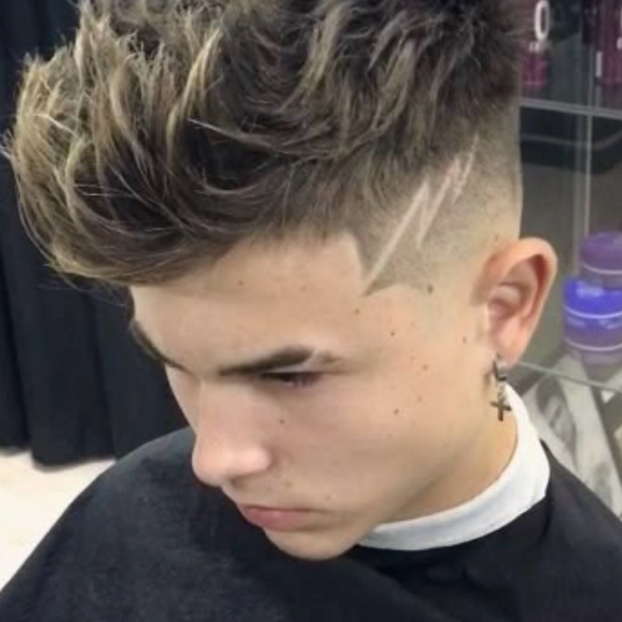 Corte con degradado + cejas y líneas