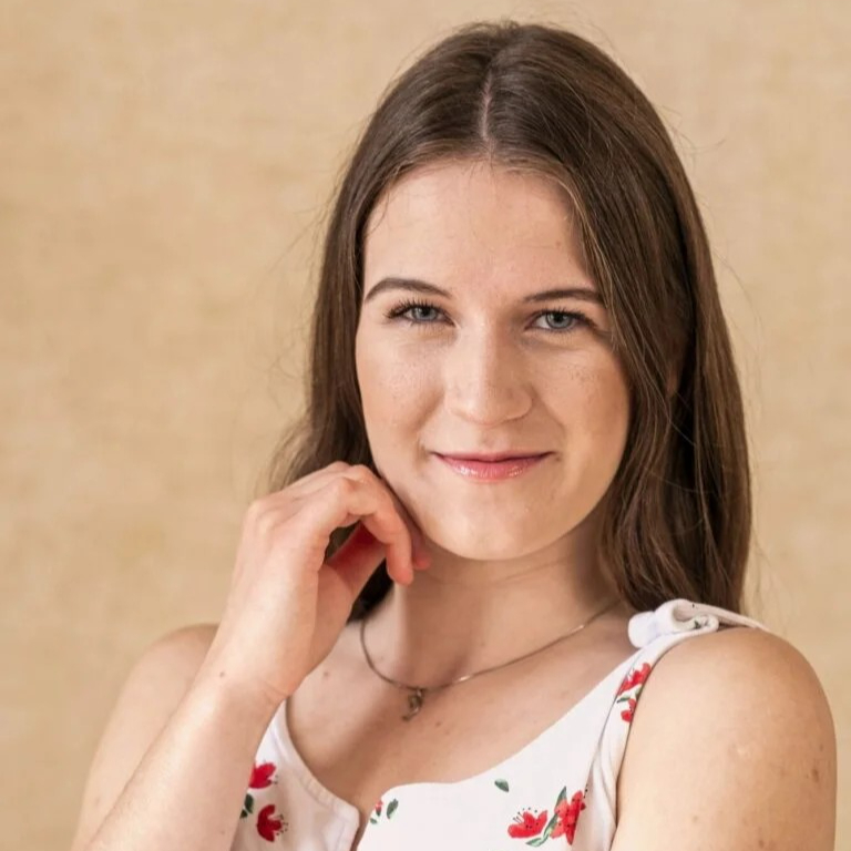 Relaxing massage 1 hour with JULLILA