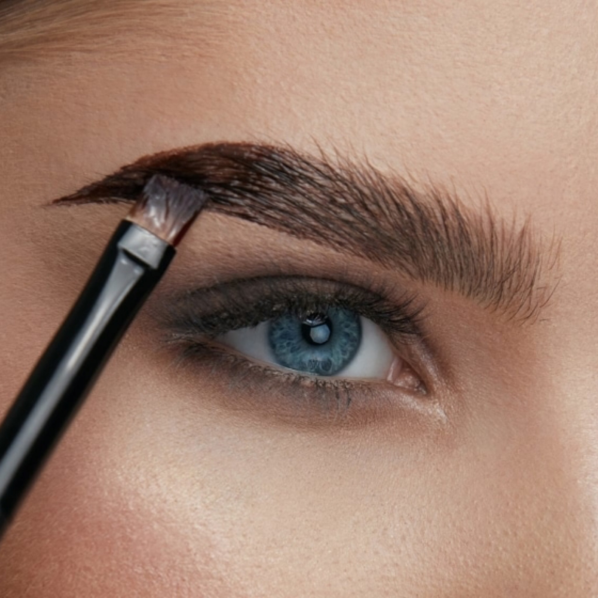 KURZ farbenia mihalníc a obočia