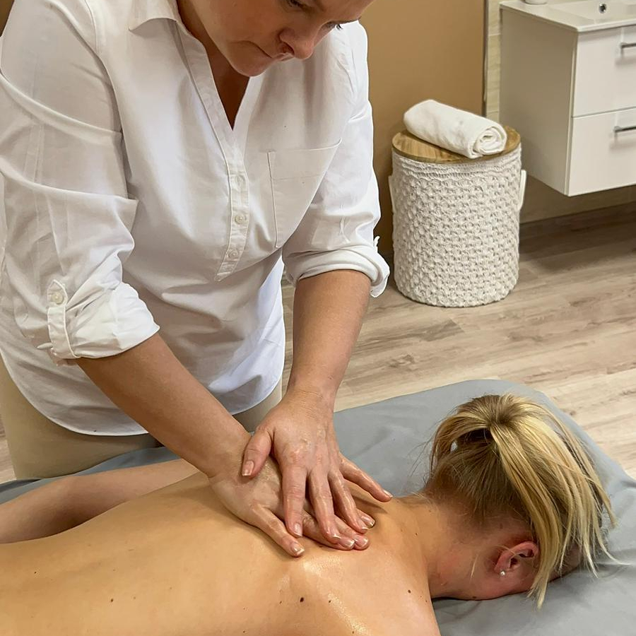 Masáž zad a šíje