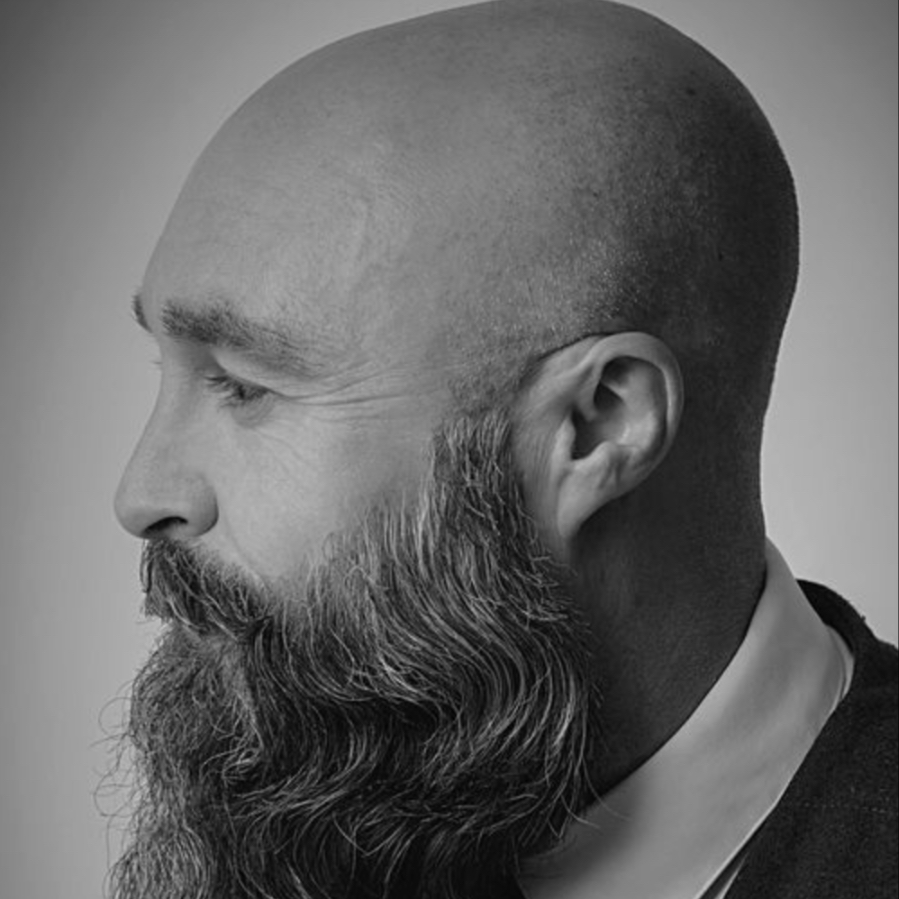 Holení hlavy strojkem/úprava vousů - 60 min.