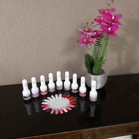 Manucure + vernis  ongles  simple ou Beauté pieds+ vernis simple