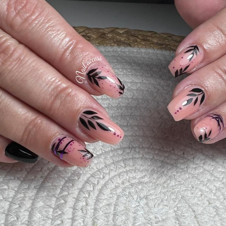 Nail art travaillé (temps supplémentaire, me contactez)