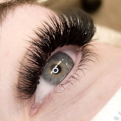 Prodloužení řas Volume (3D / 5D / 7D / 8D)