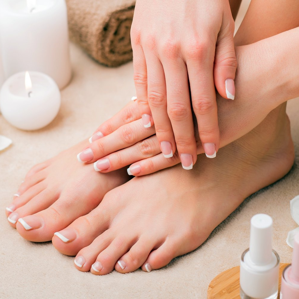 Dámská lázeňská pedikúra s klasickým lakem