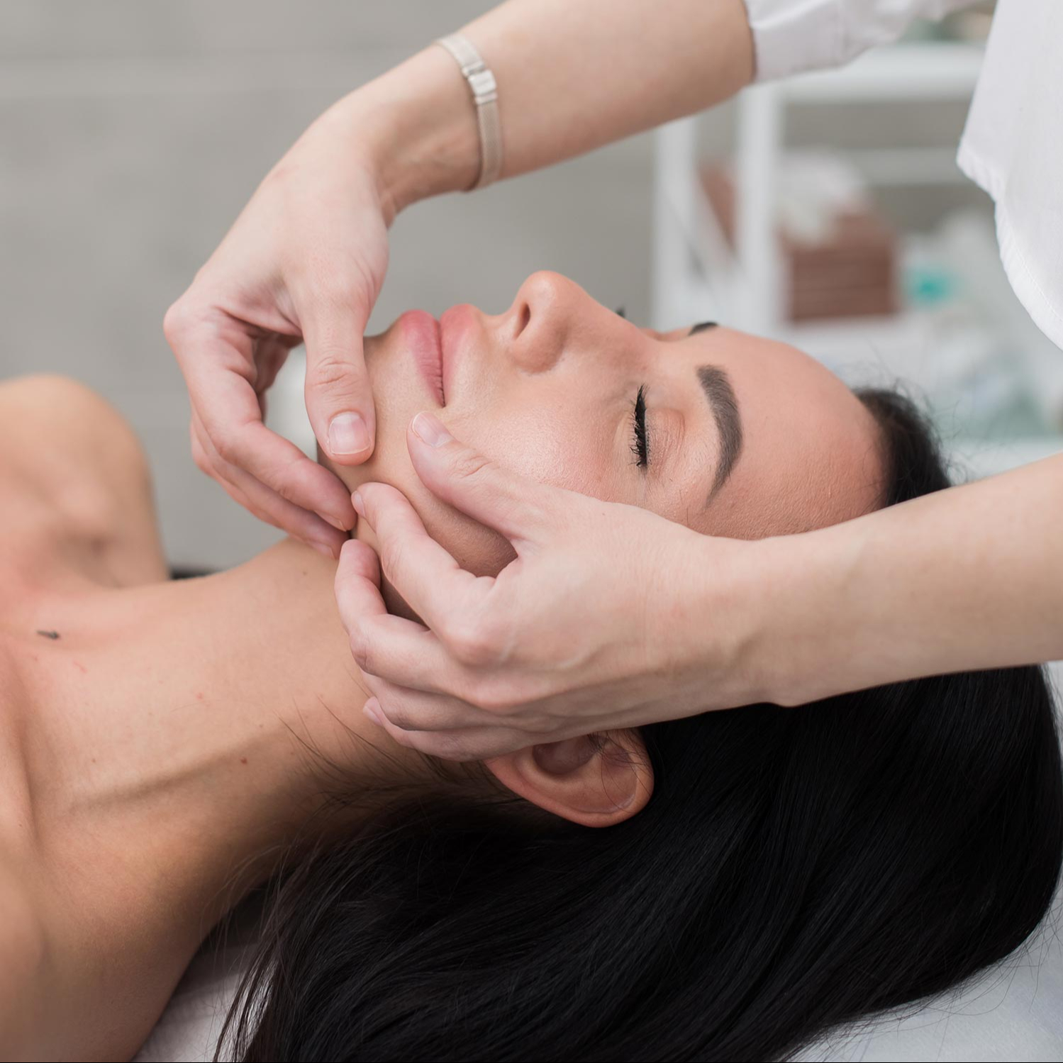 Skulpturálni (lifting) masáž obličeje