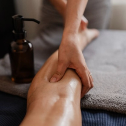 Massage jambes lourdes stimulation de la circulation et détente