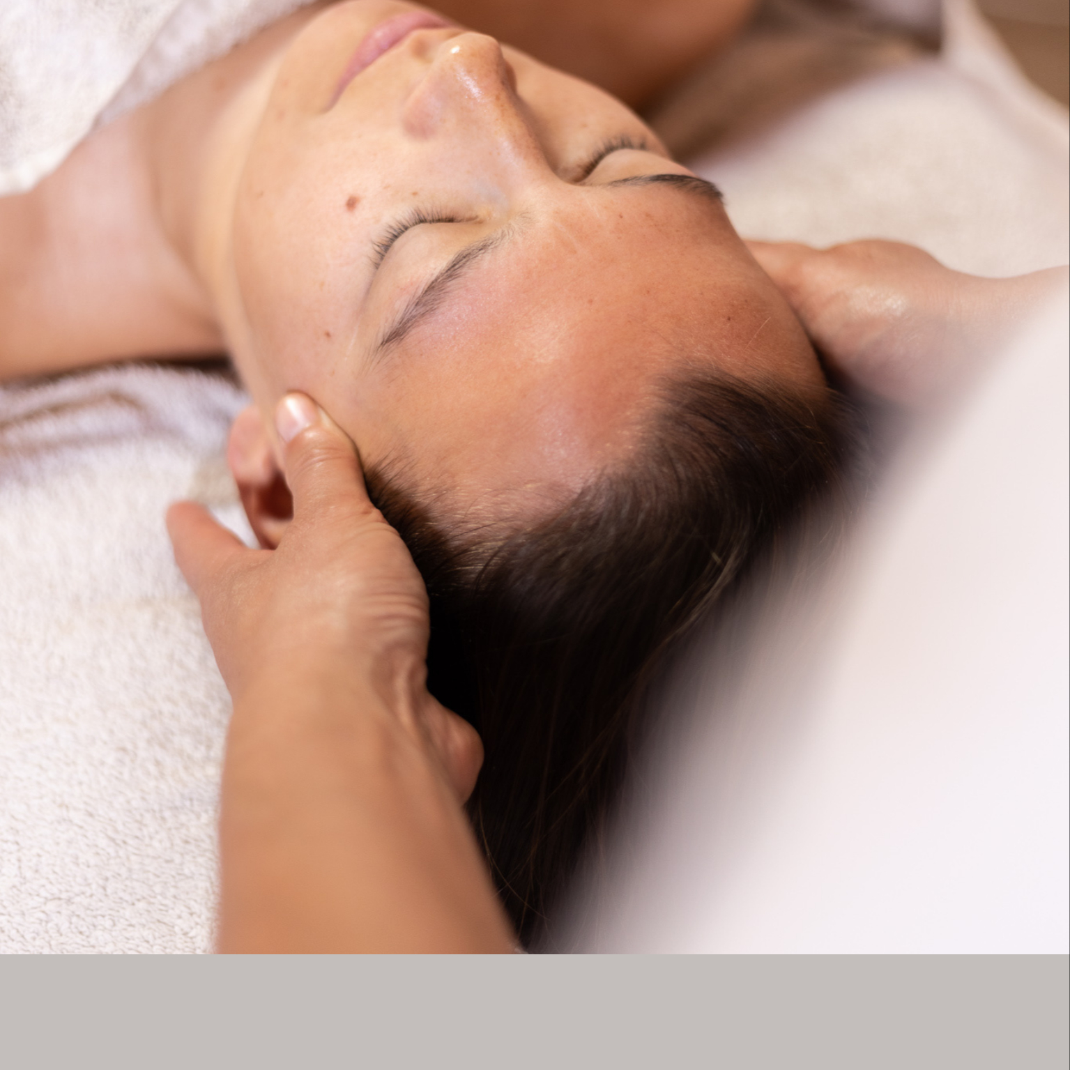 60 min. Indian head massage (head, neck & shoulders, face)