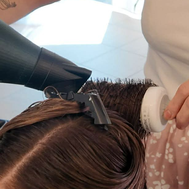 Foukaná dlouhých vlasů s finální úpravou