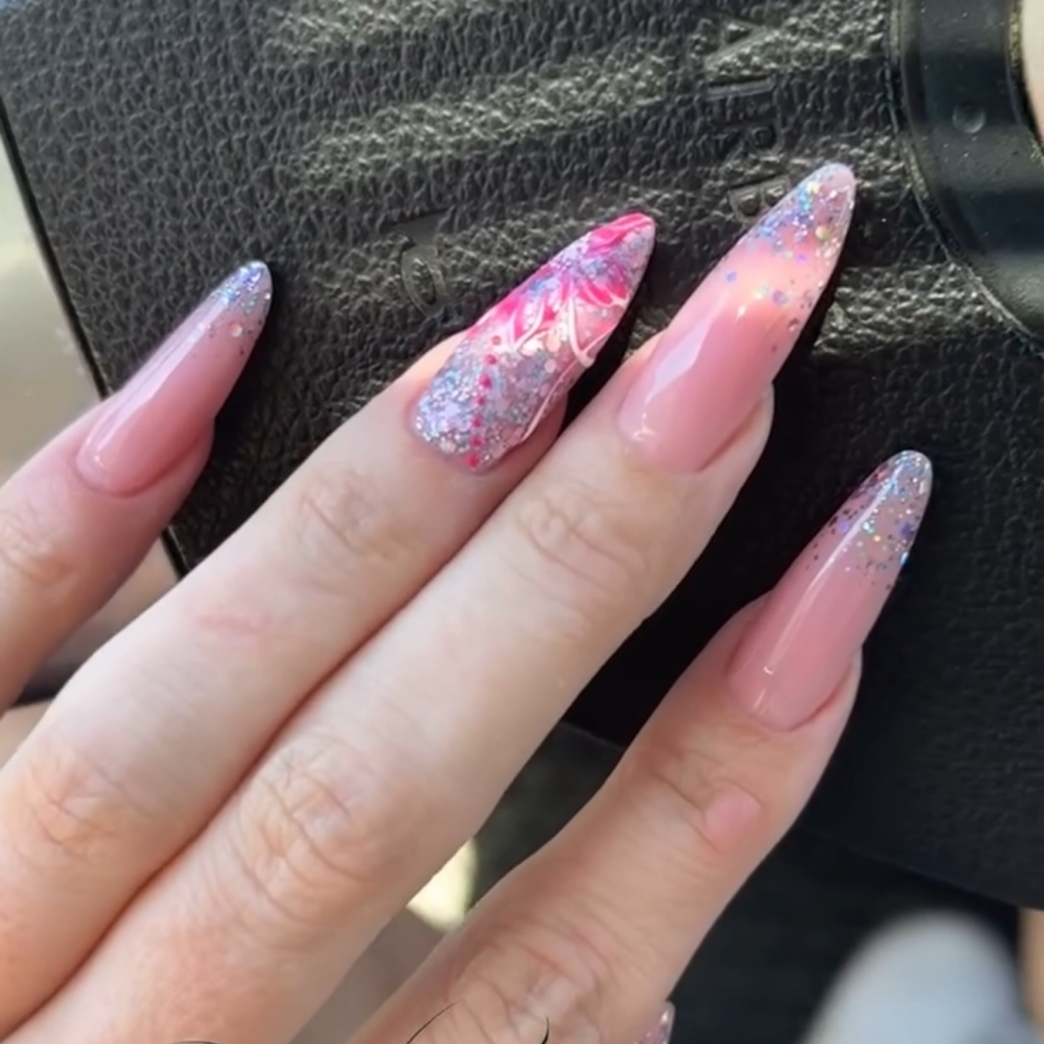 Nová nehtová modeláž vel. L (zdobení není v ceně)