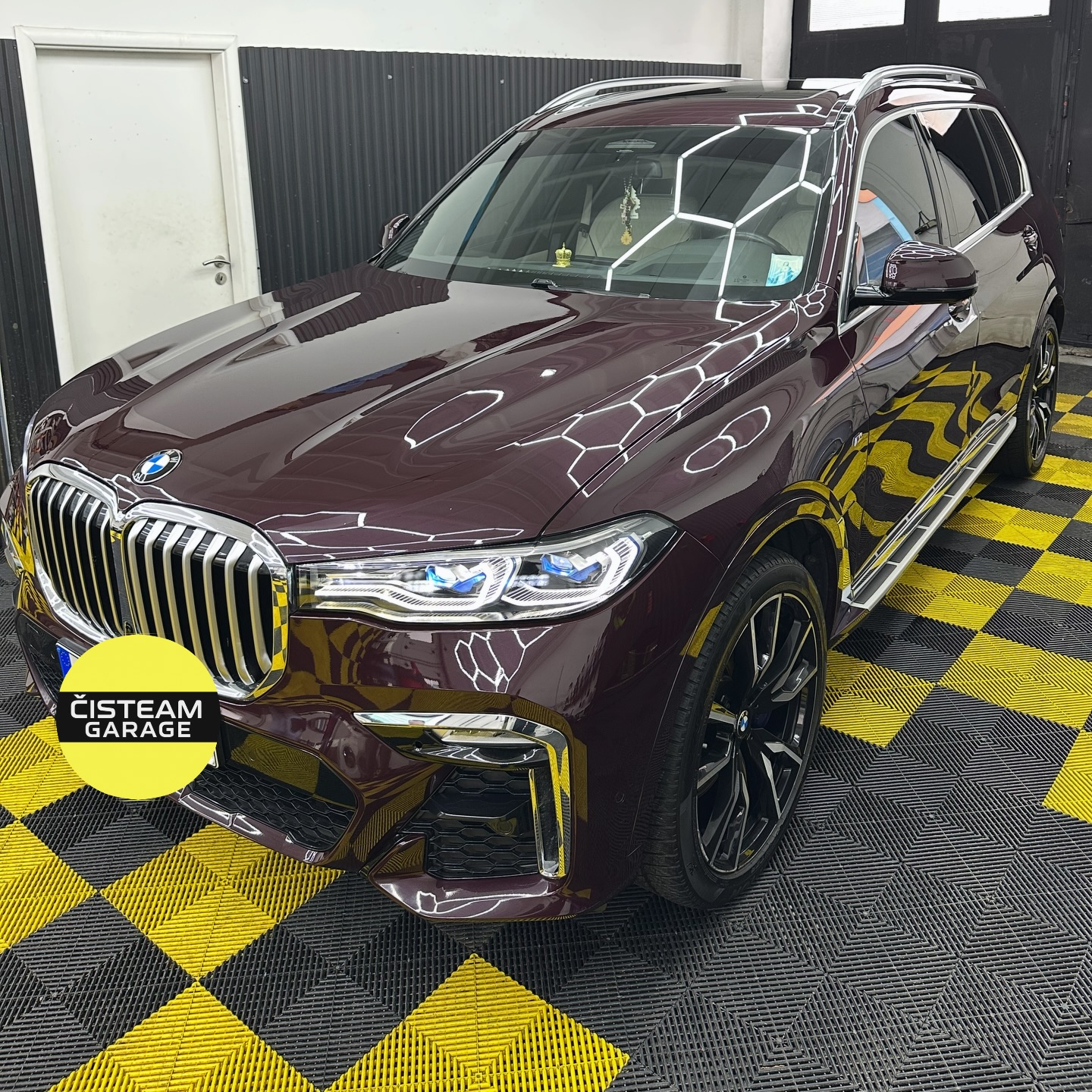 Čištění interiéru vozu KOMPLET látka/kůže (Praha 9)