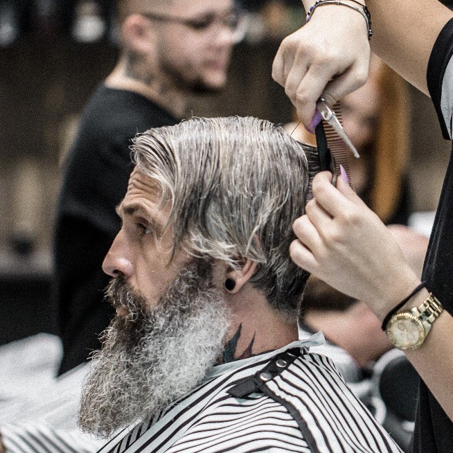 Pánský střih dlouhé vlasy