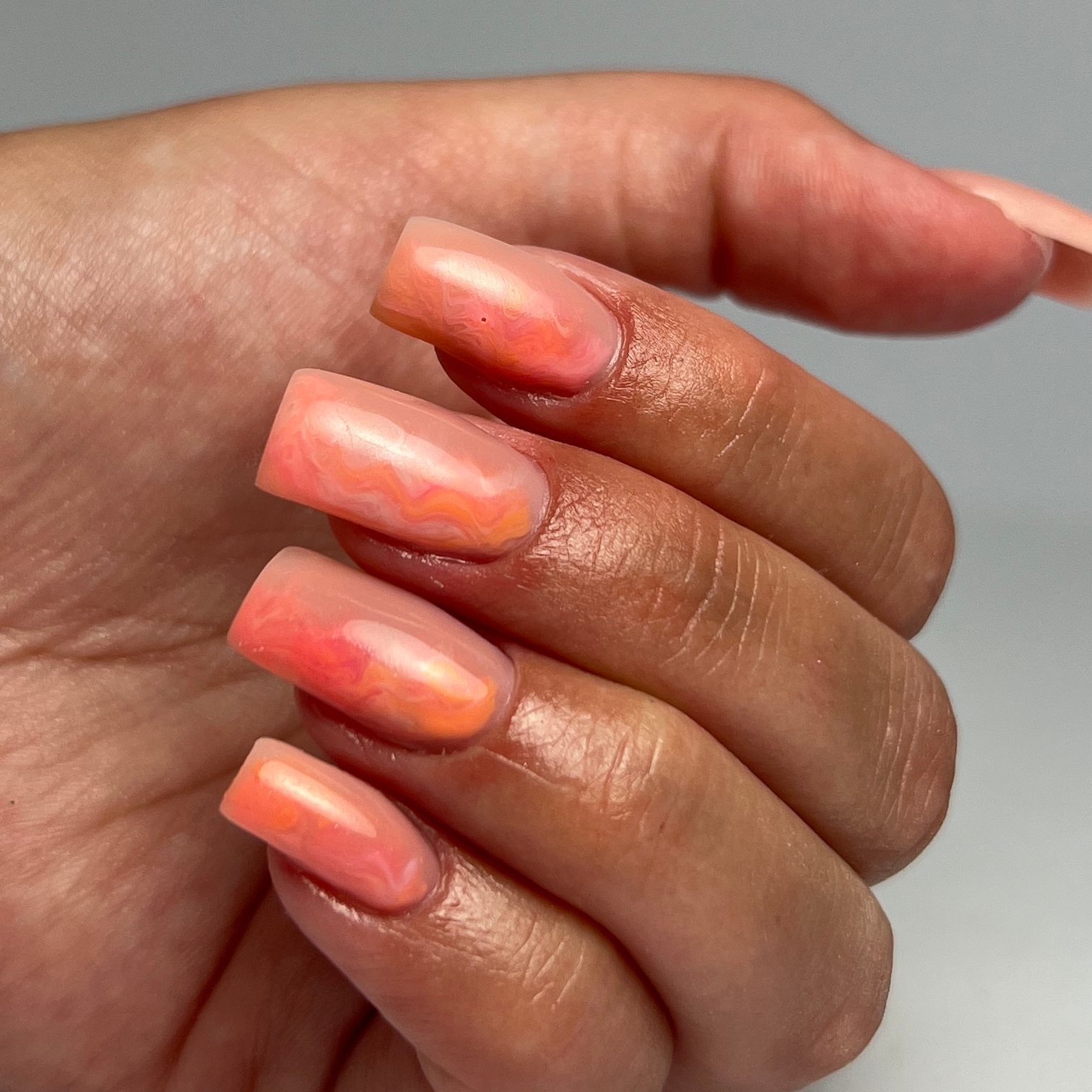 Manucure russe chablon - Rallongement gel + couleur unie