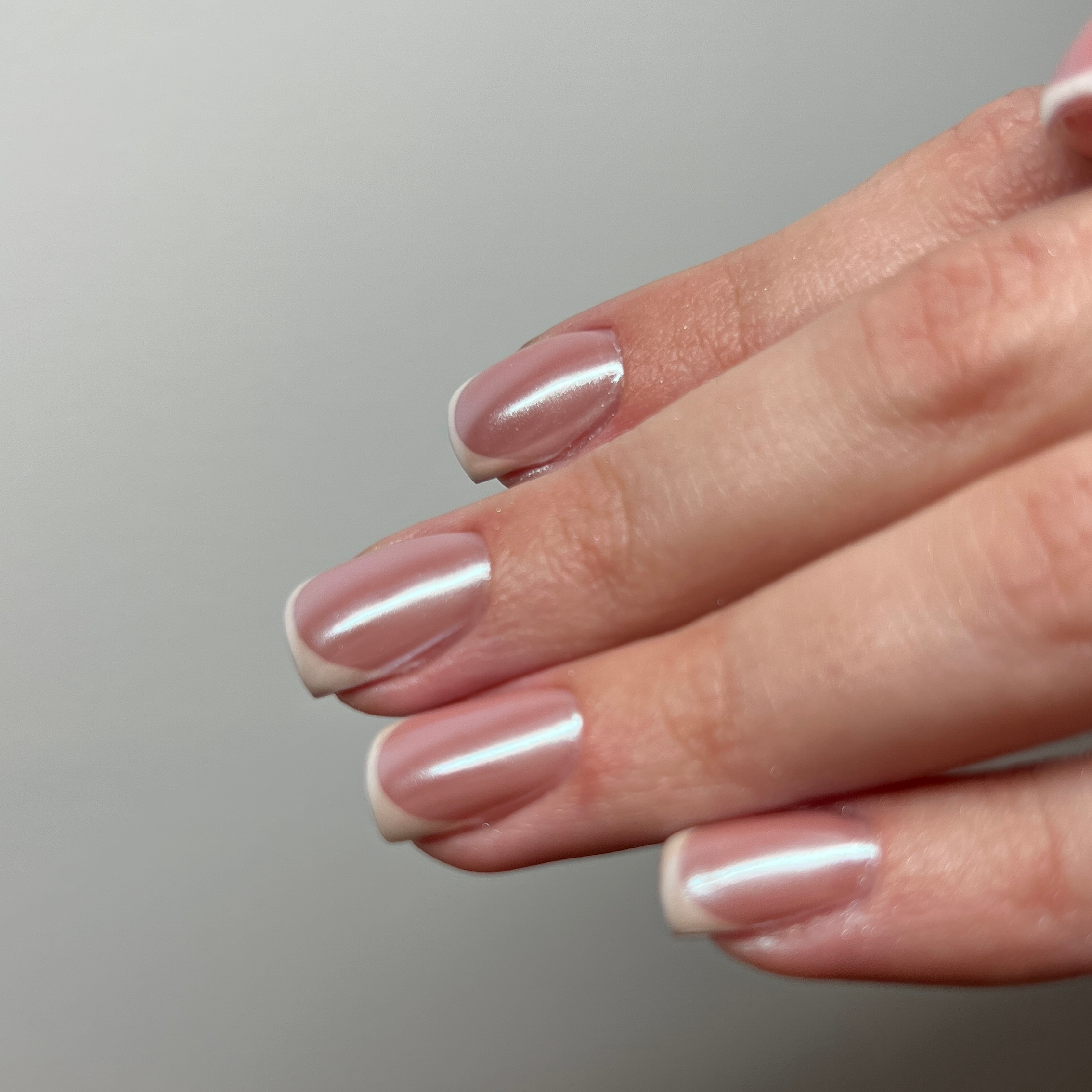 Manucure russe - Gainage base teintée + chrome