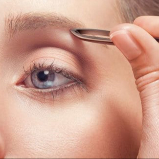 Úprava a barvení obočí