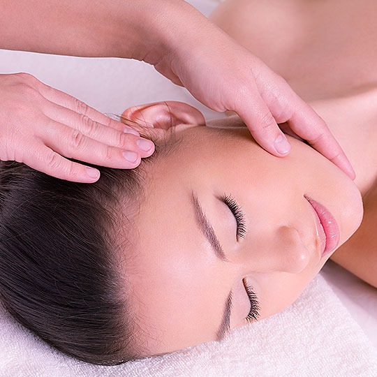 Masáž obličeje, dekoltu a rukou/Массаж лица, декольте и рук