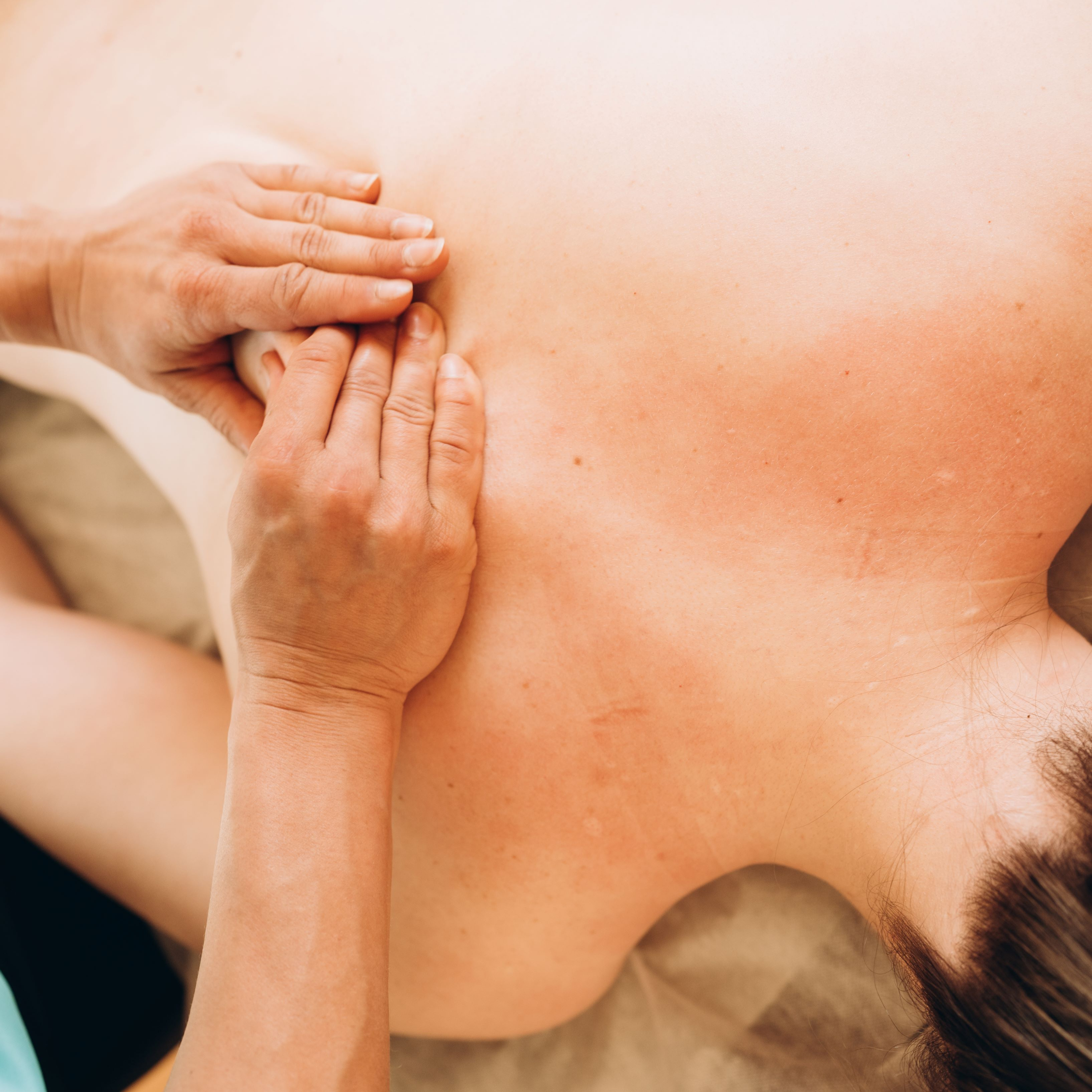 Ārstnieciskā vai sporta masāža (Muguras)