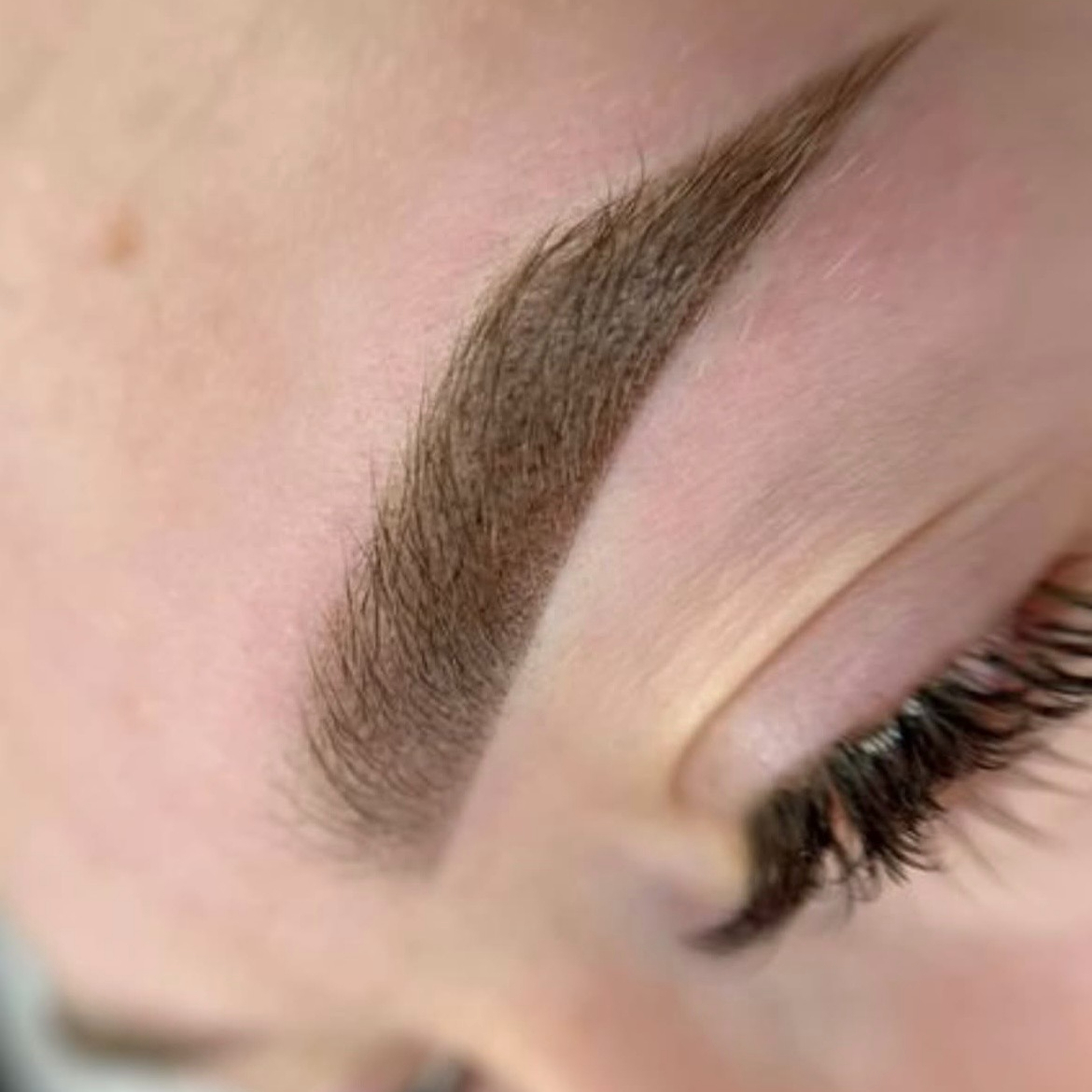 Pudrové obočí - Permanentní make-up