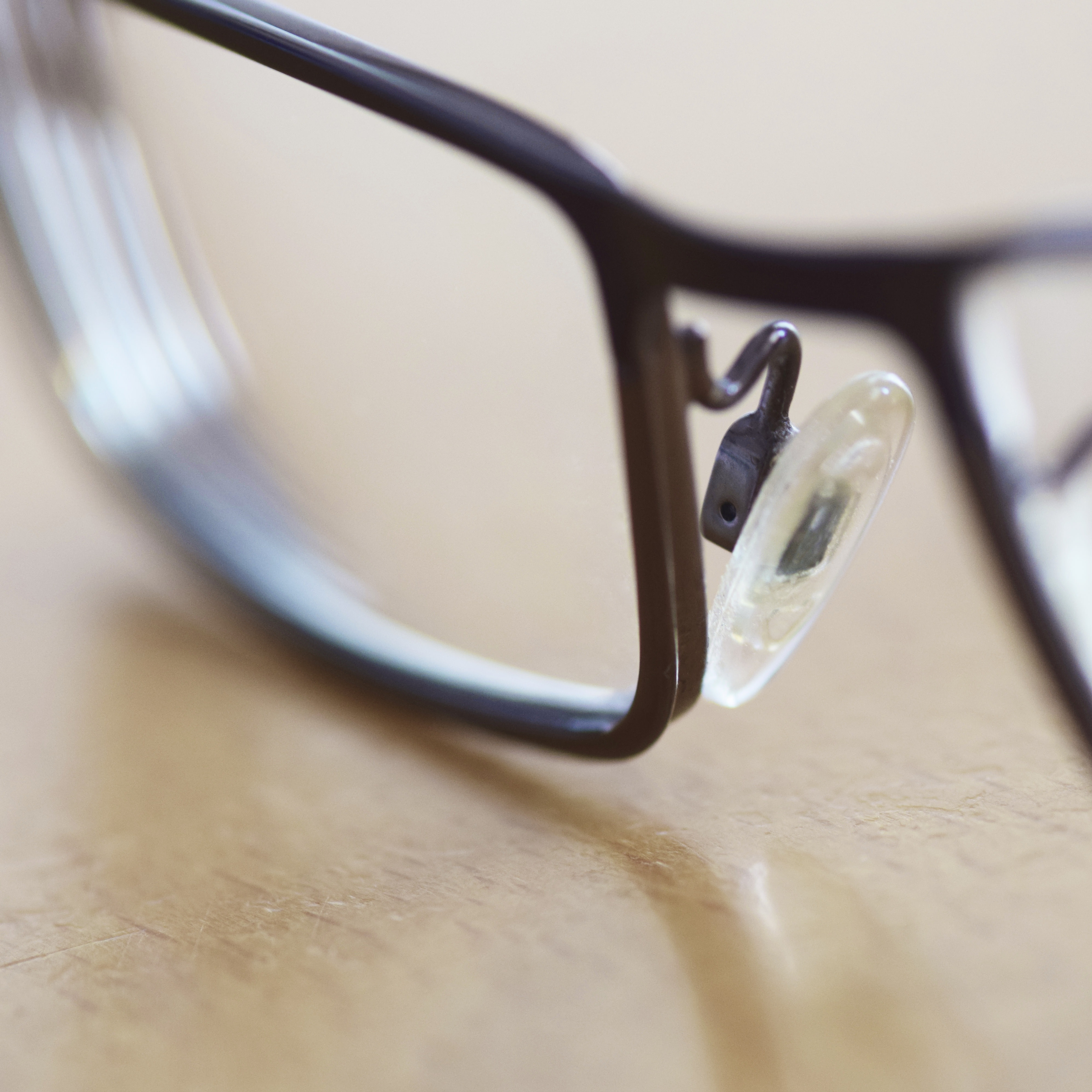Contrôle des lunettes, ajustage, réparation...