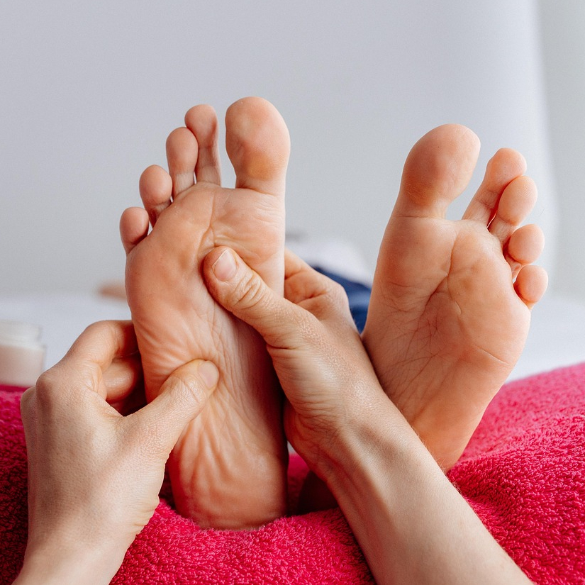 Massage des pieds aux H.E. - 1H
