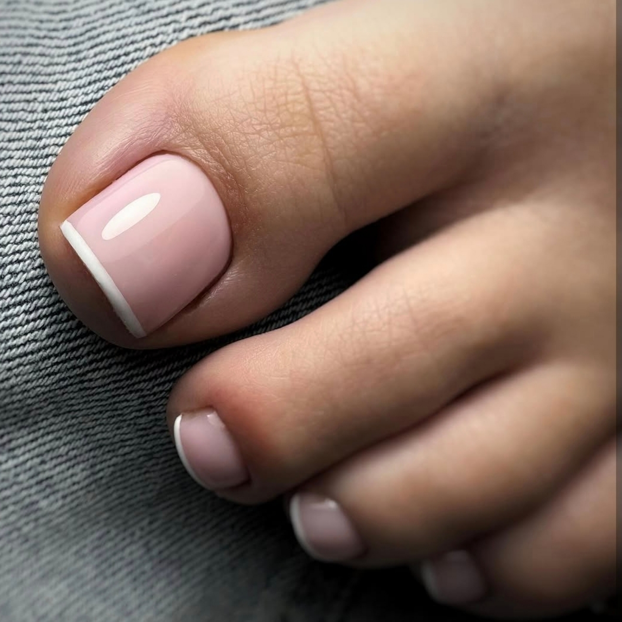 Vernis semi-permanent et pédicure russe
