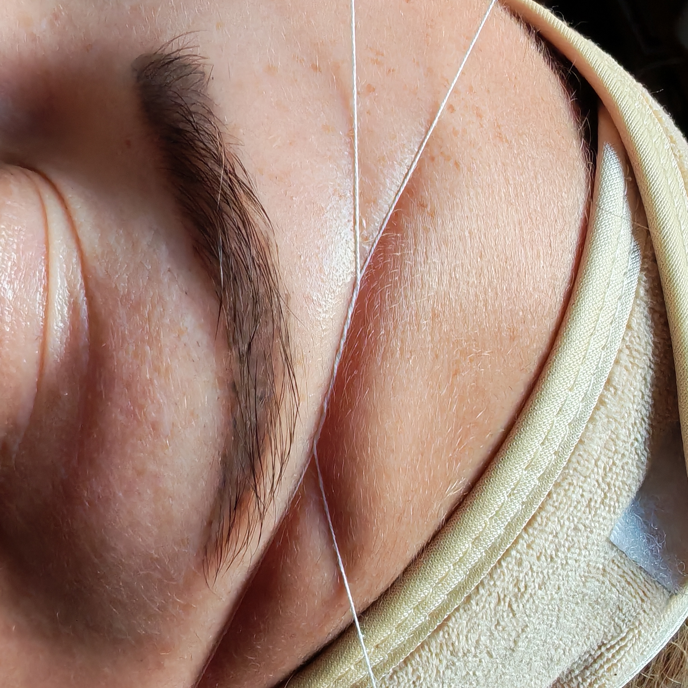 Epilation au fil - visage entier