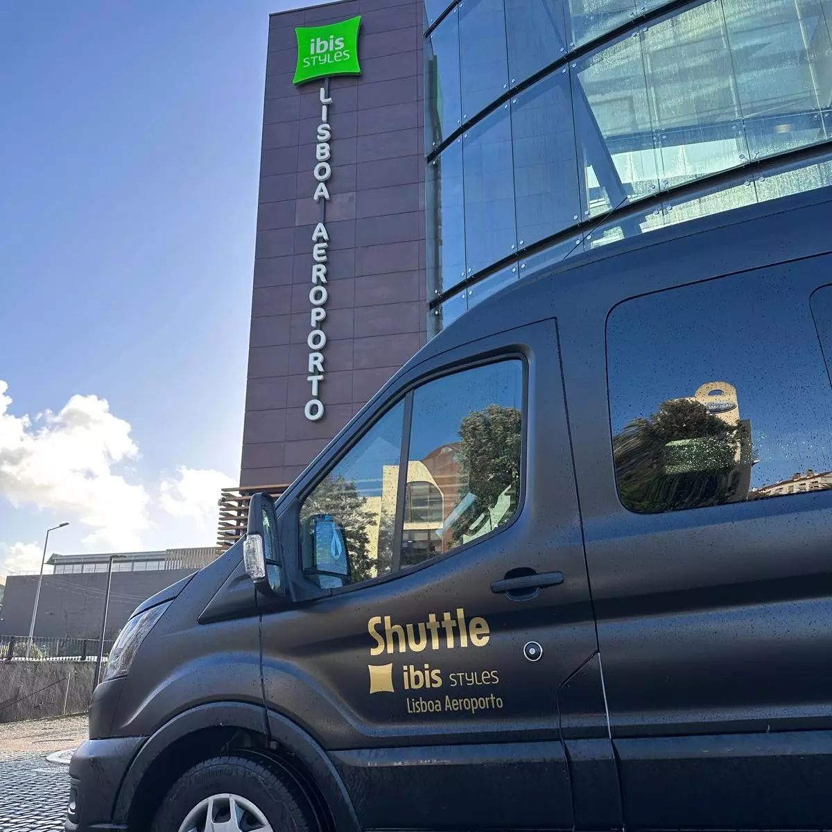 Shuttle Service : from AIRPORT - to HOTEL