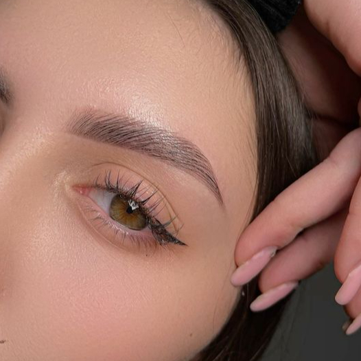 Brow tinting + shaping