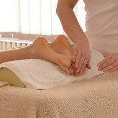 Reflexní masáž plošek chodidel 20 minut + 10 min zábal