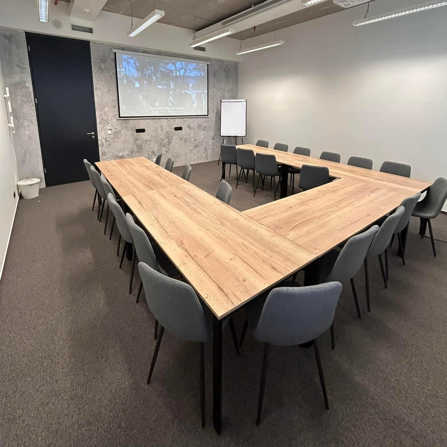 Pronájem velké zasedací místnosti odpoledne 12:00 - 16:00