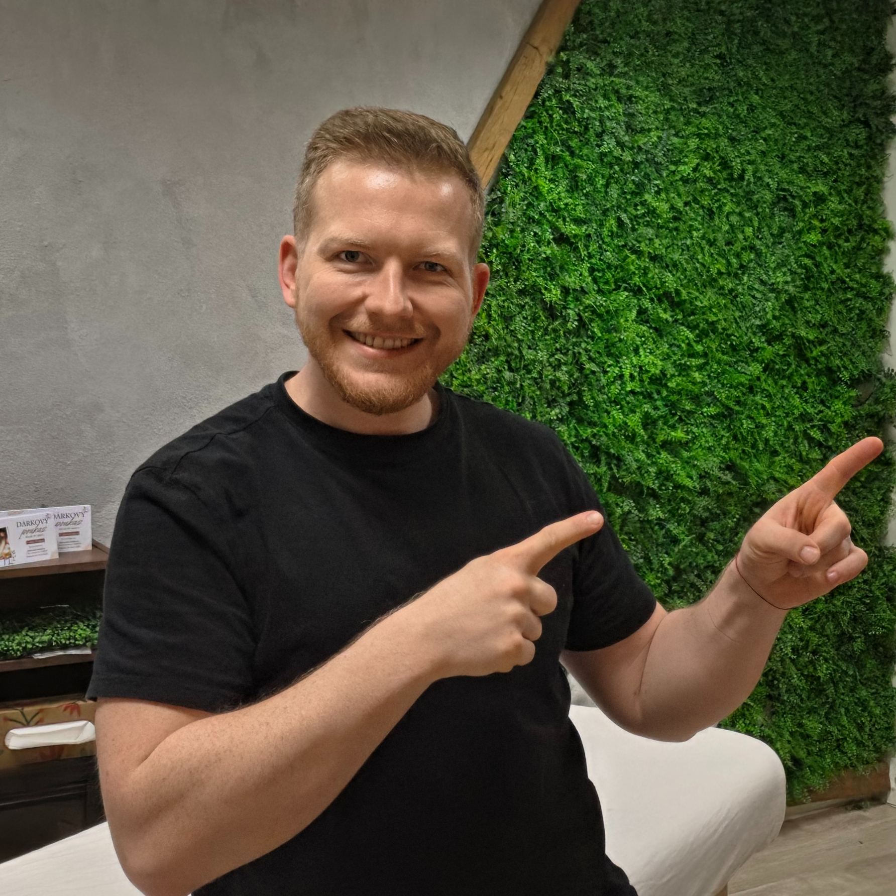 Masáž plosek nohou a dlaní