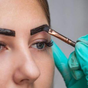 Augenbrauen färben & zupfen, Wimpern färben, Augenbrauenkorrektu