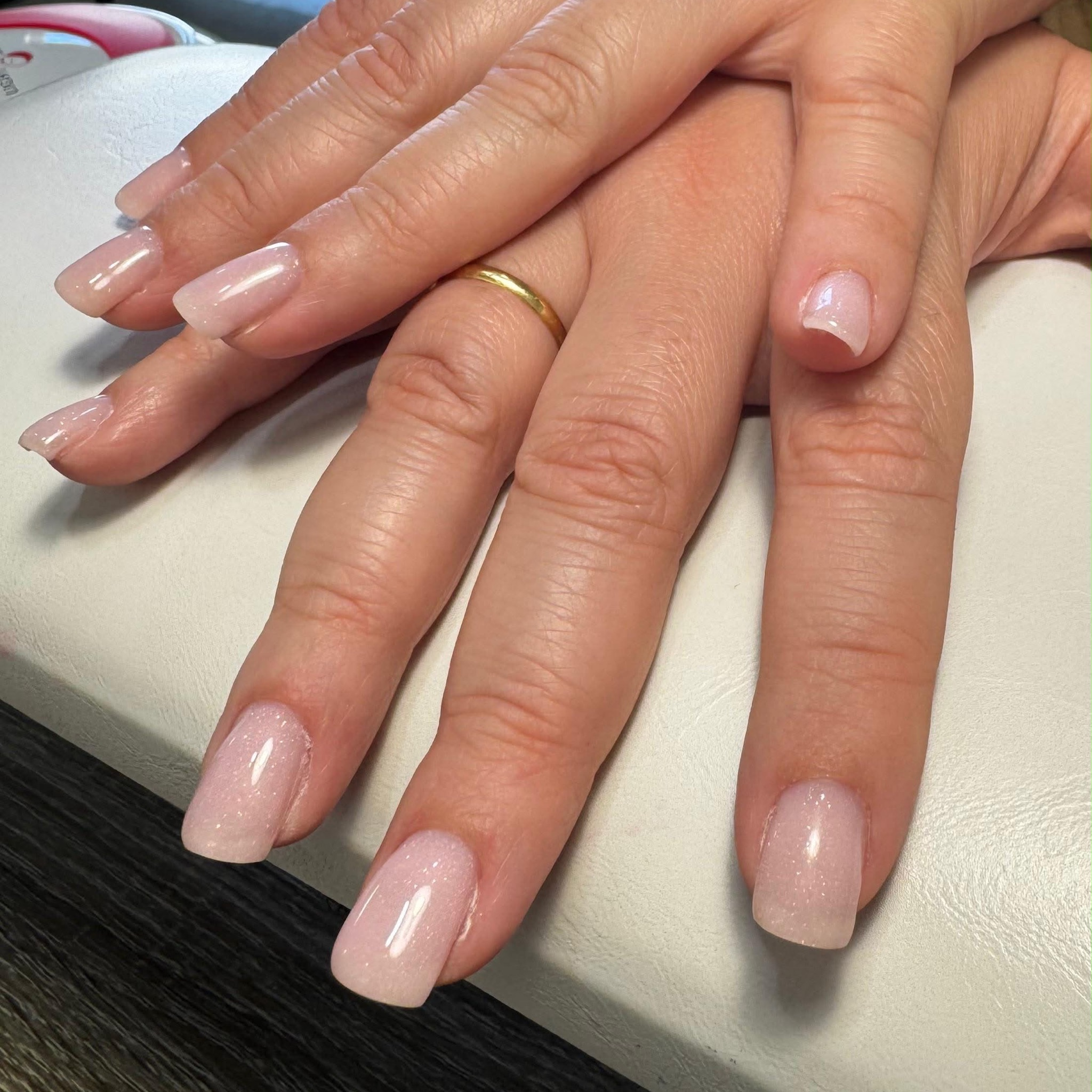 Manicura con nivelación premium color liso (uñas m/l)