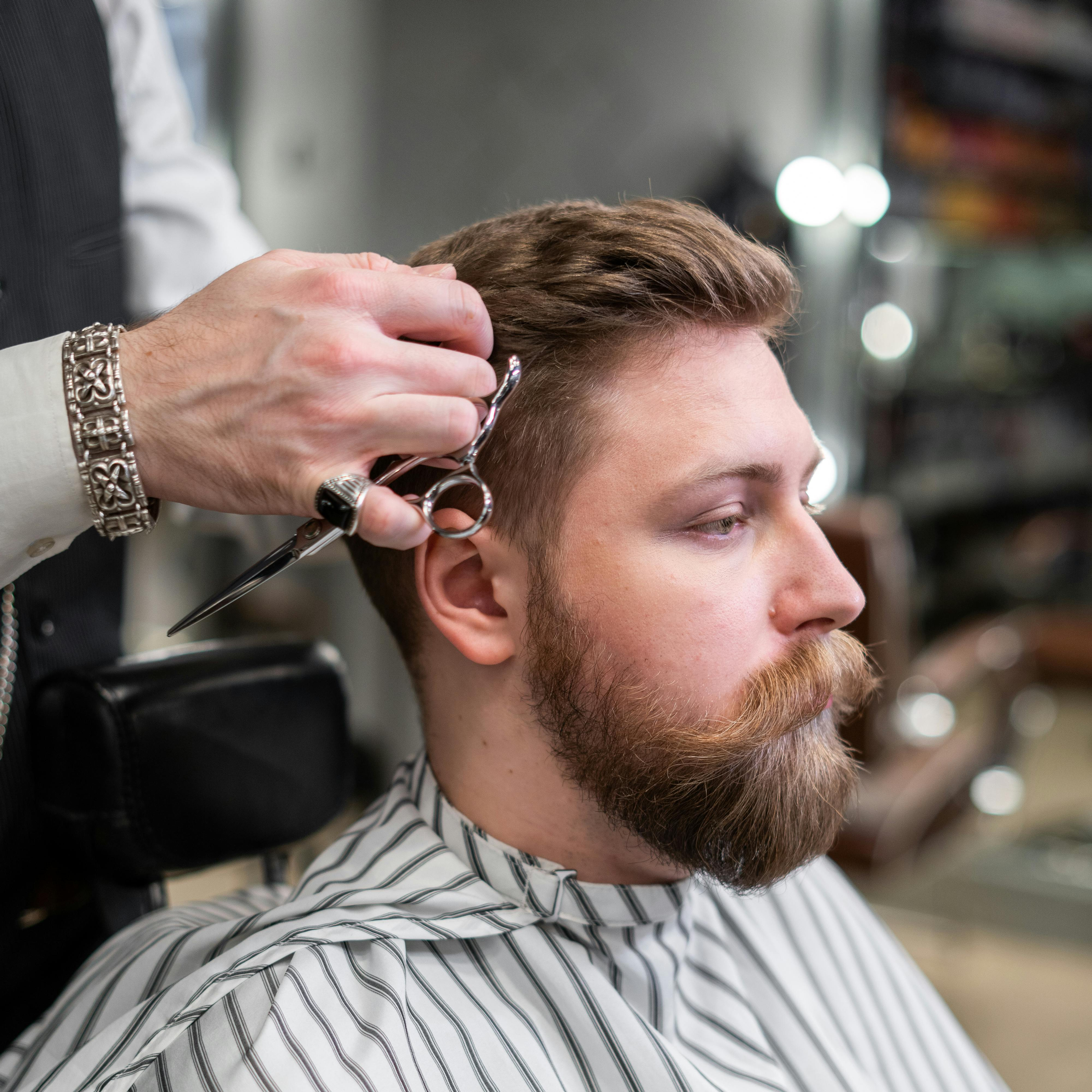 Střih + Úprava Vousů + Napaření Ručníkem, Ošetření Pokožky, Styl