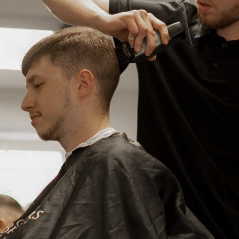 Střih strojkem (bez nůžek)