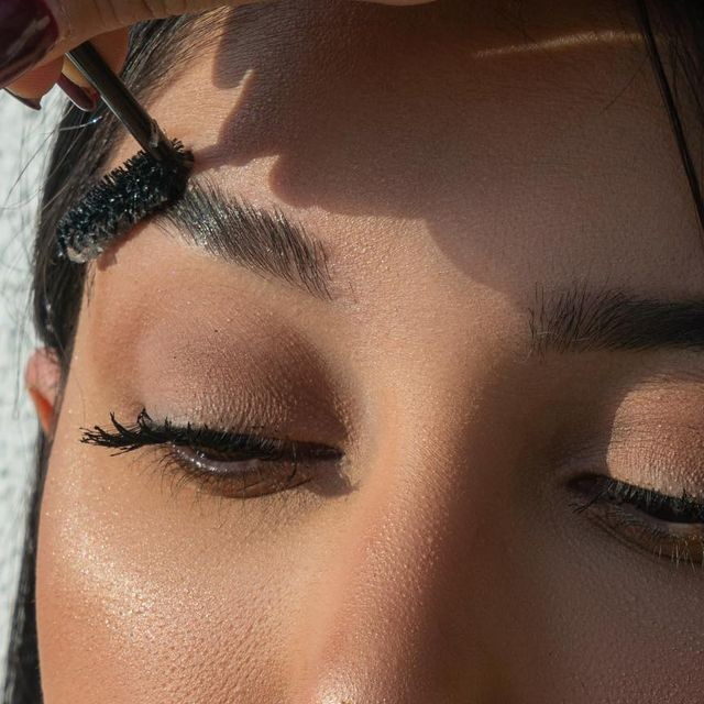 Barvení, vyměření a úprava obočí