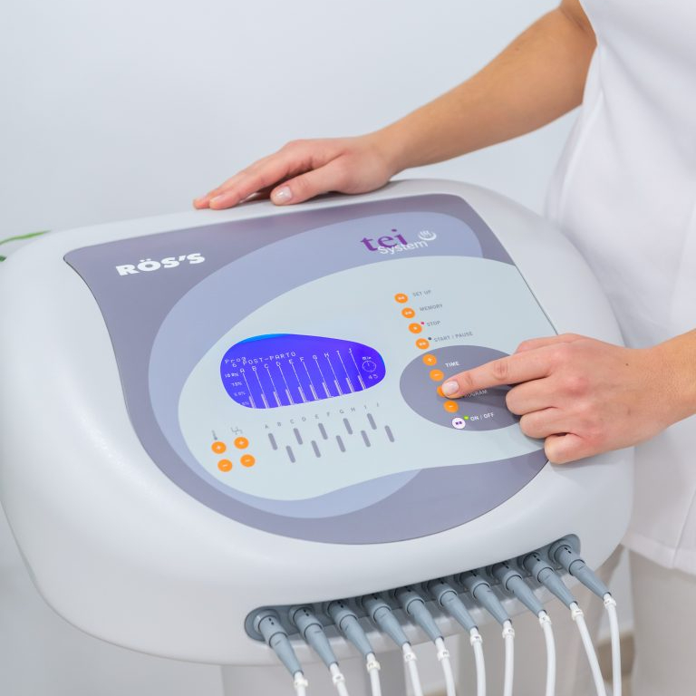 TENS / EMS (elektrická stimulace svalů s termostimulací) 30 minu