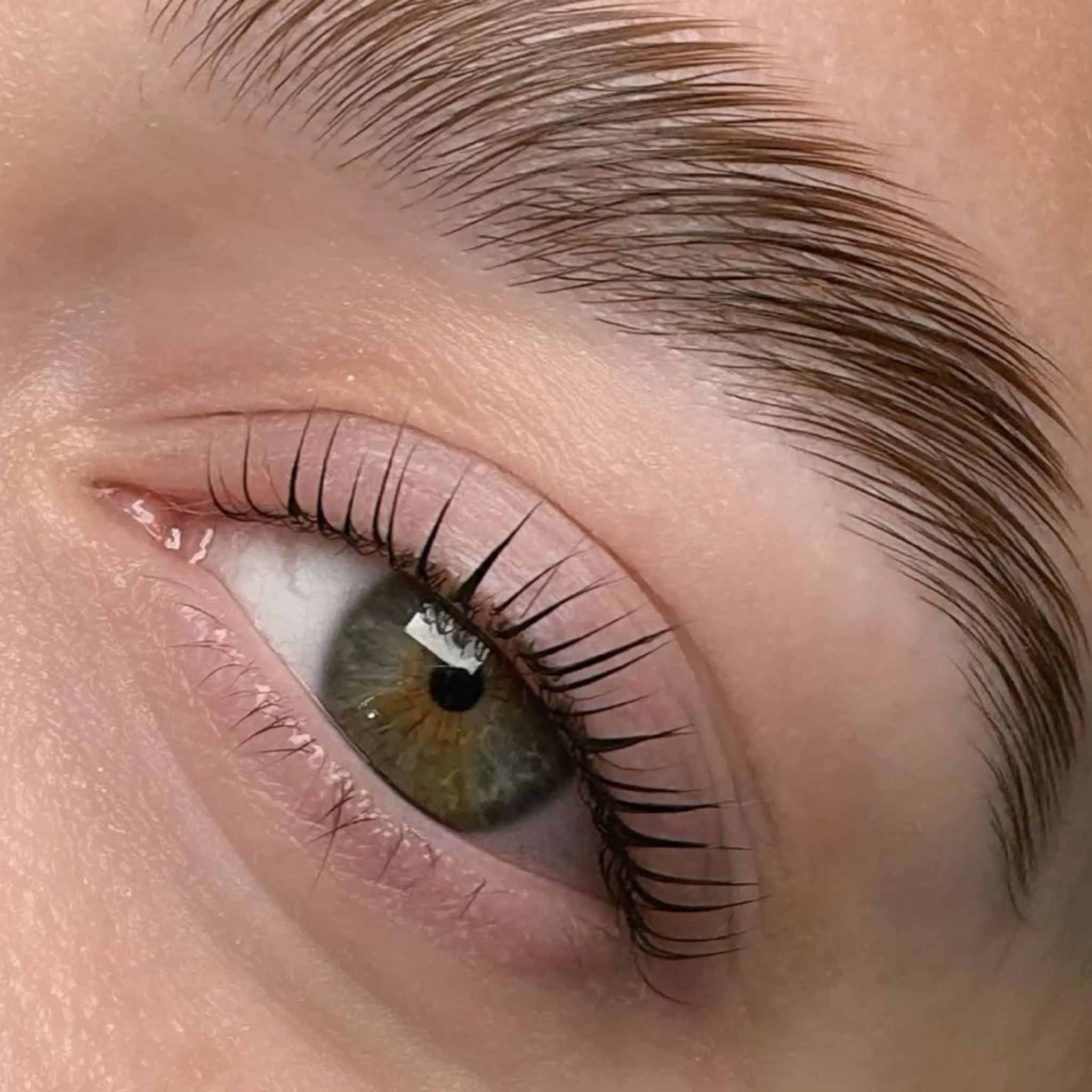 Lash lifting+ barvení a úprava obočí