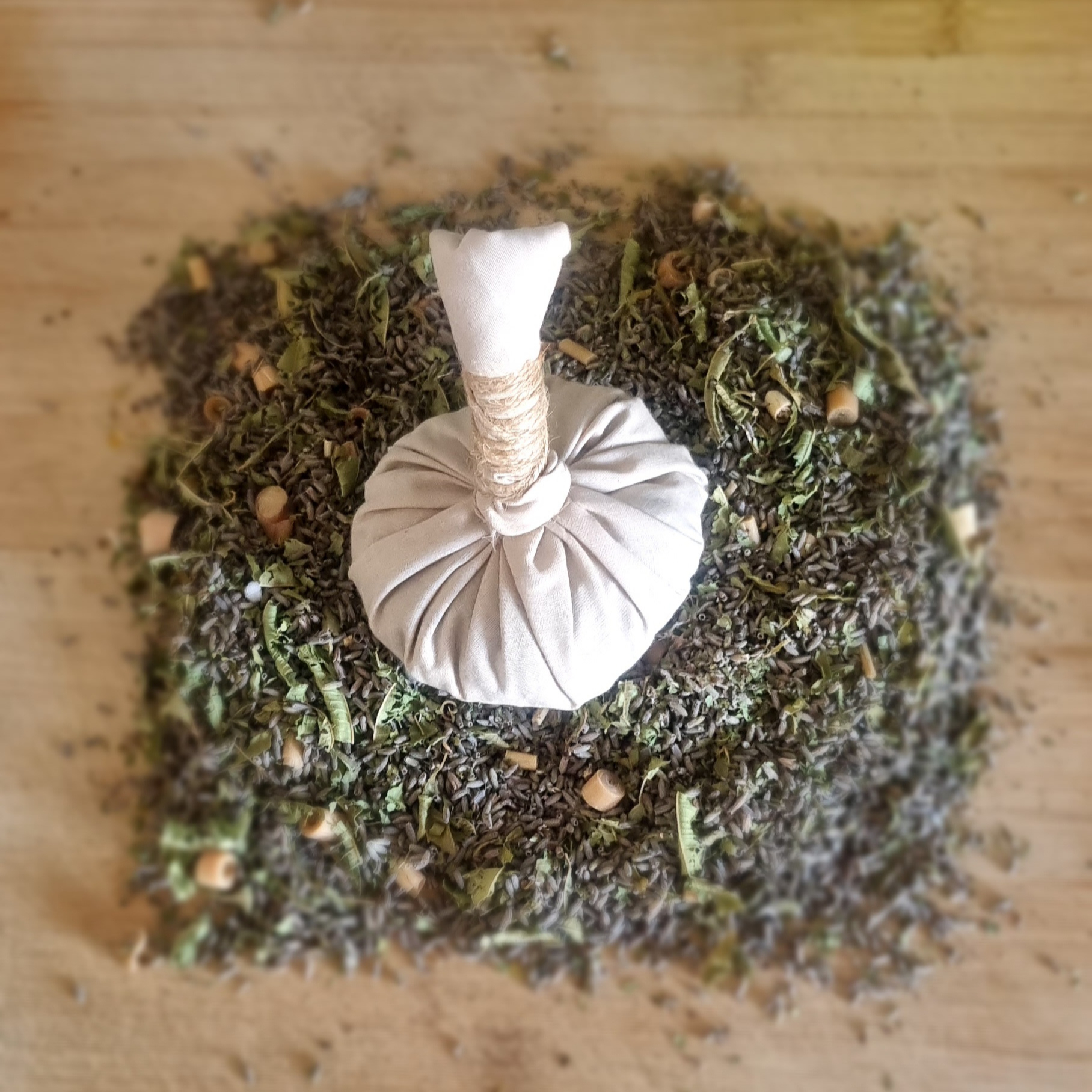 Massage aux pochons de plantes / Corps 60 mn