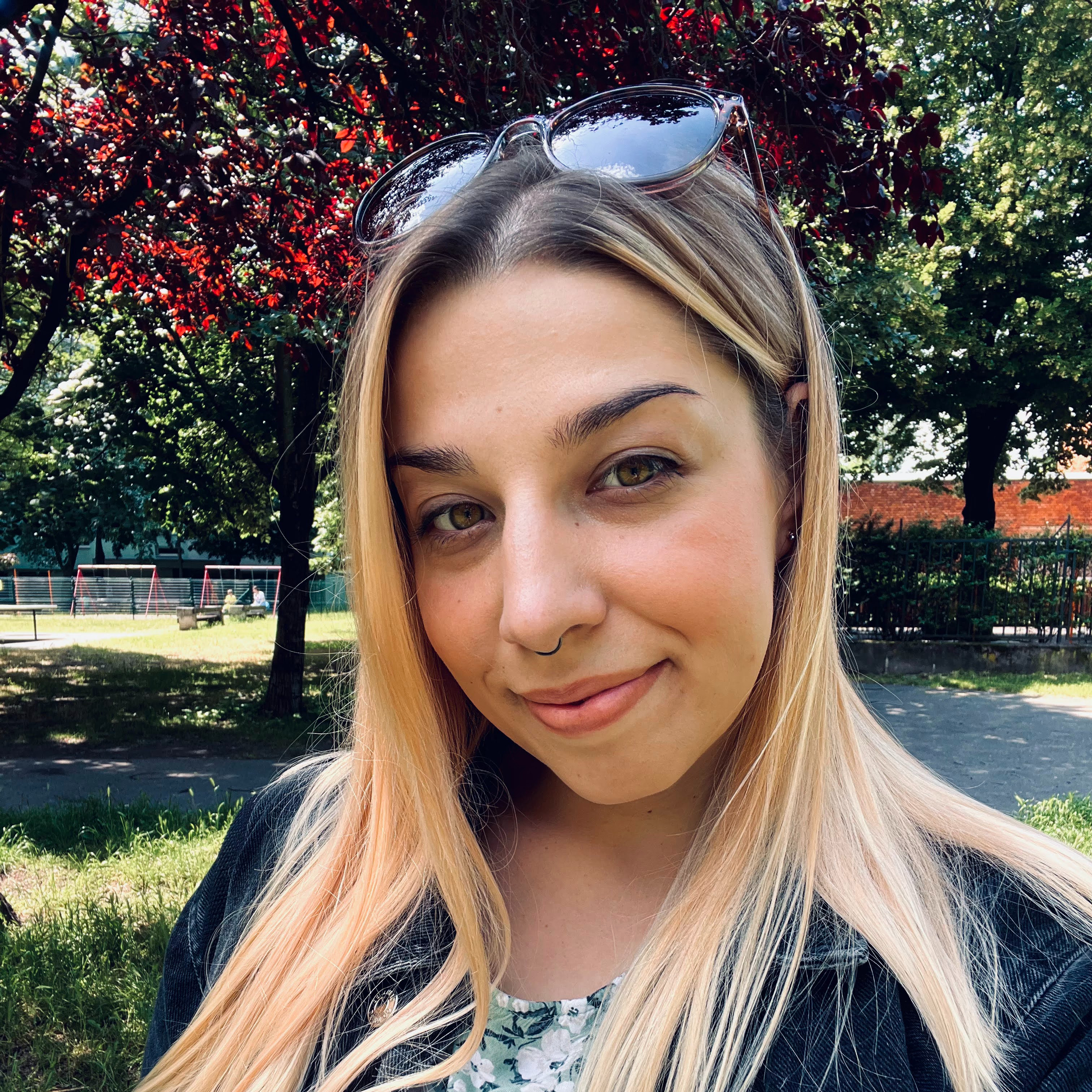 Egyszínű gél lakk