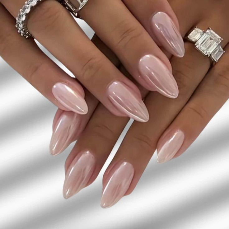 Nail art : effet chromé, paillettes