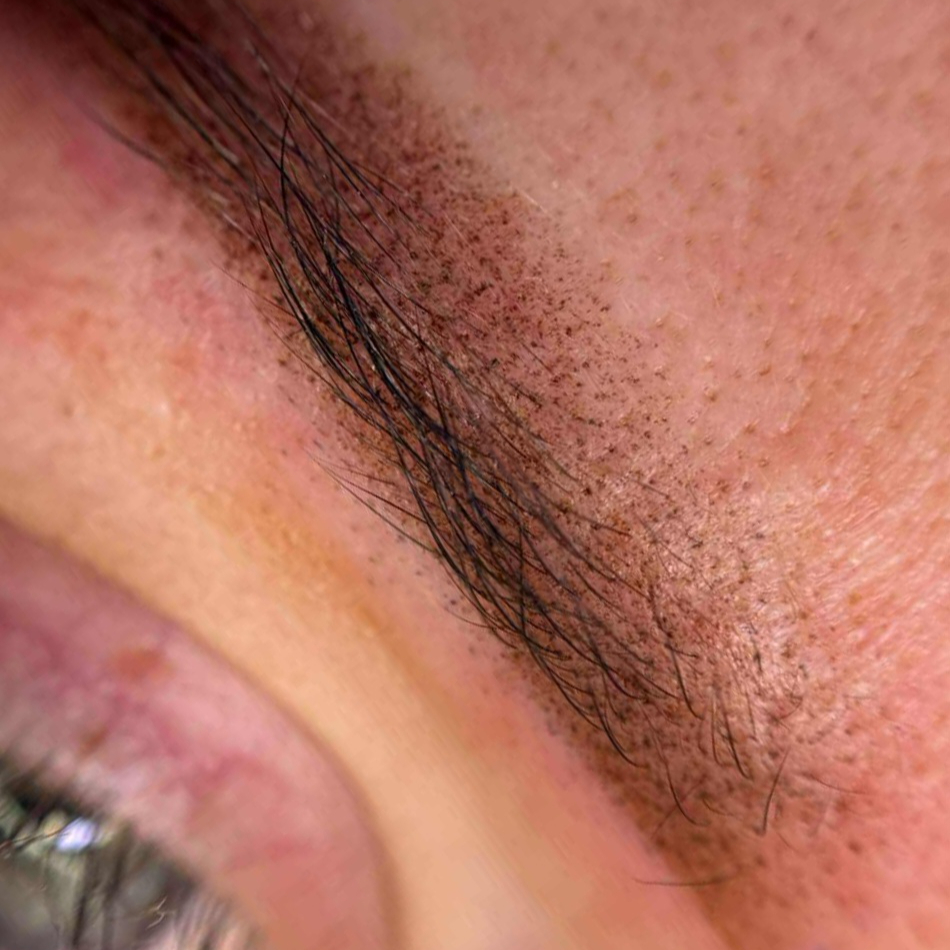 PMU pudrové obočí